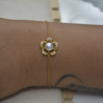 Load image into Gallery viewer, The Floret Pearl Bracelet
