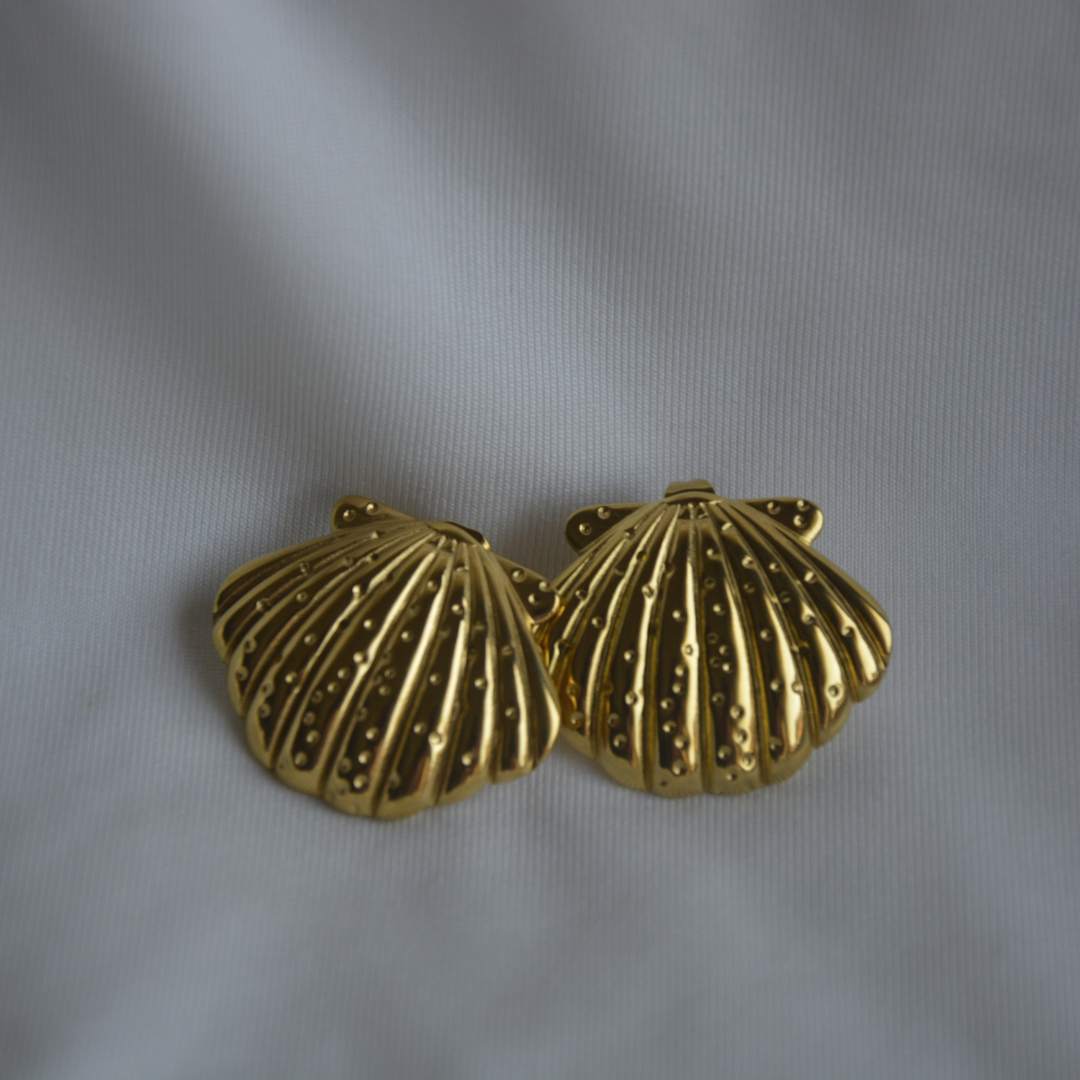 18K Seashell Studs