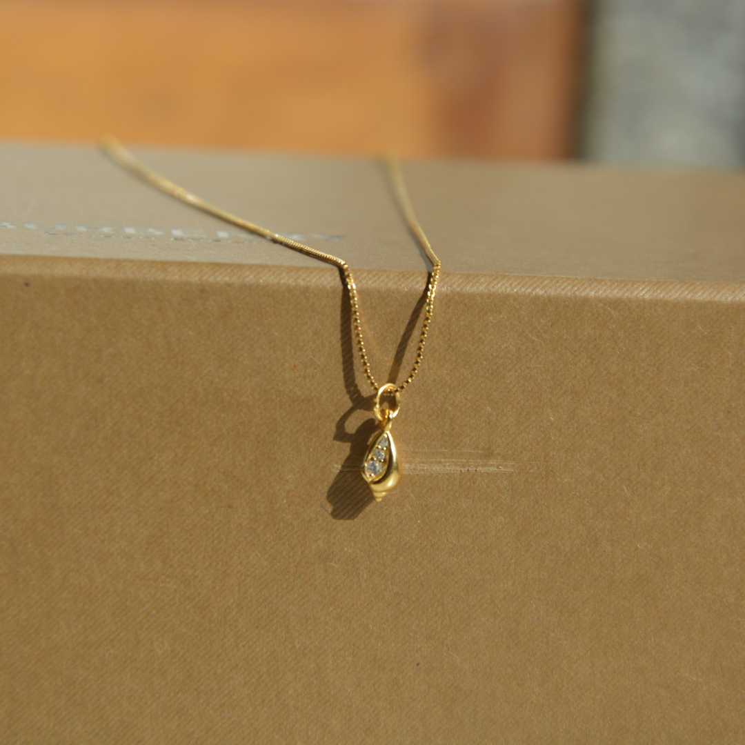 Tiny Diamond seashell Necklace