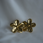 Load image into Gallery viewer, 18K Flower Studs