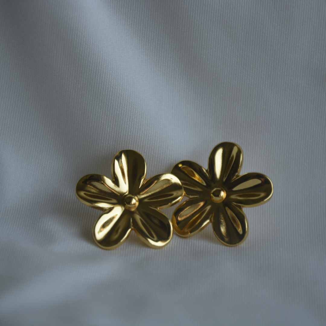 18K Flower Studs