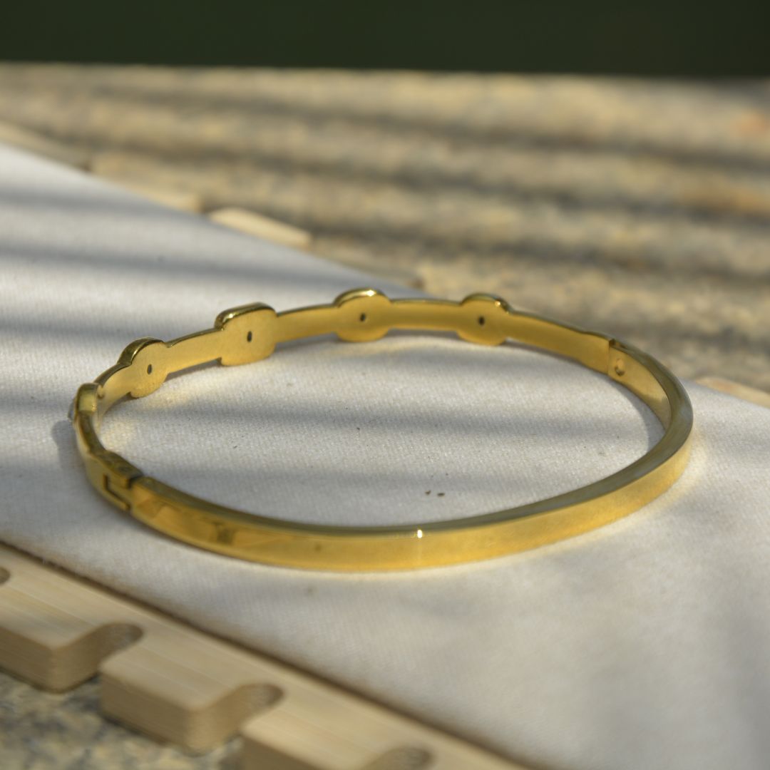 LUMIÈRE Line Bracelet – 18K Gold Plated