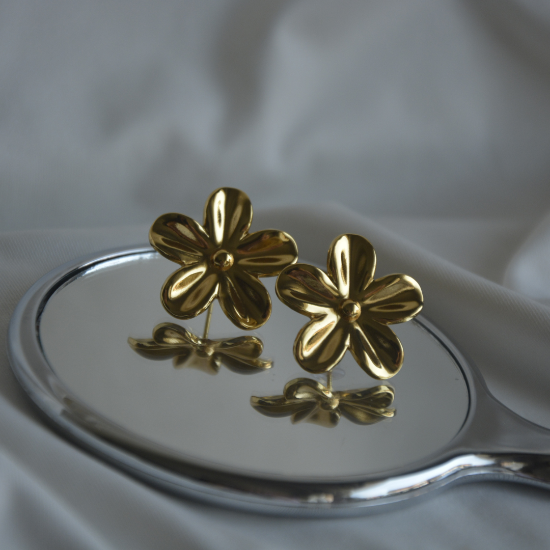 18K Flower Studs
