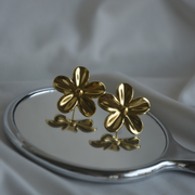 18K Flower Studs