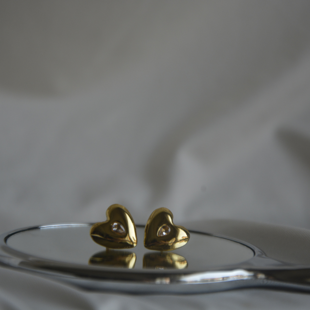 18K Heart Studs
