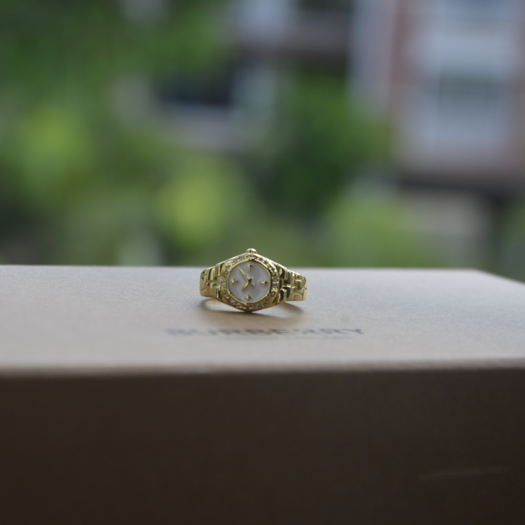 18k round shaped clock ring