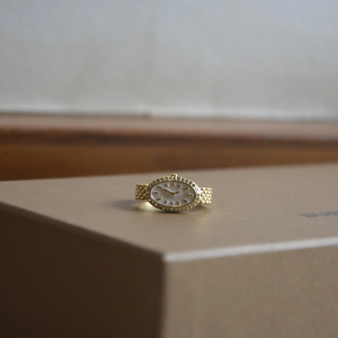 18k oval shaped clock ring